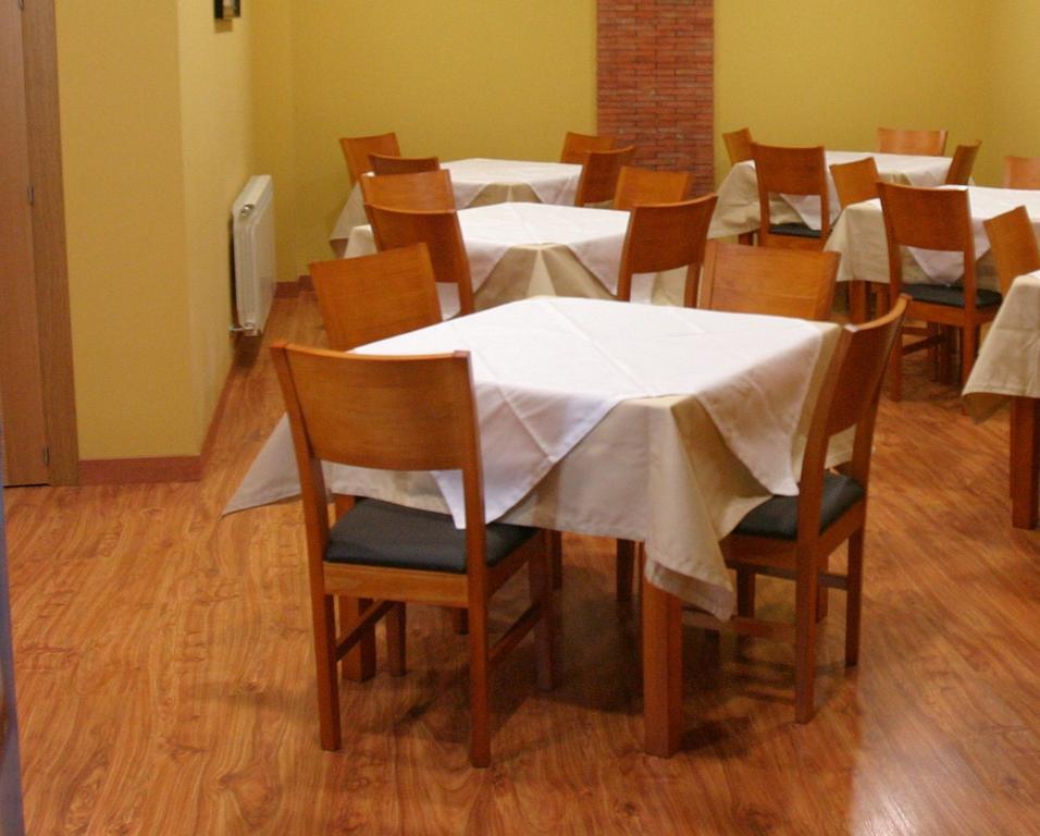 Hospital de Órbigo Albergue La Encina מראה חיצוני תמונה