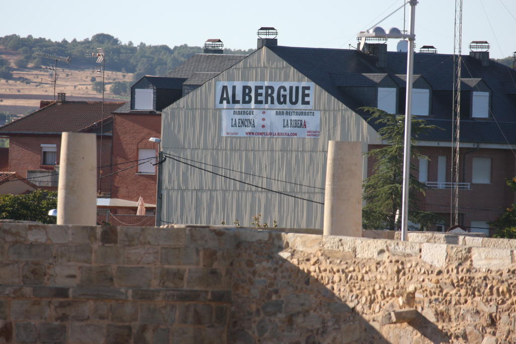 Hospital de Órbigo Albergue La Encina מראה חיצוני תמונה