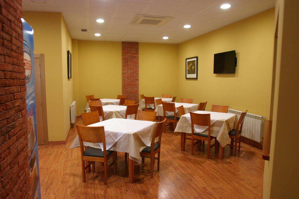 Hospital de Órbigo Albergue La Encina מראה חיצוני תמונה